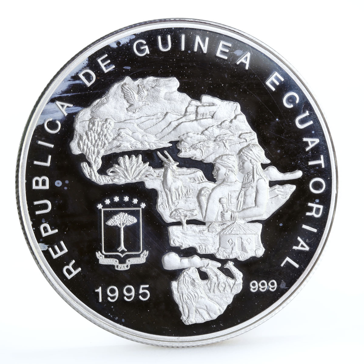 Equatorial Guinea 7000 francos Endangered Wildlife Elephants silver coin 1995