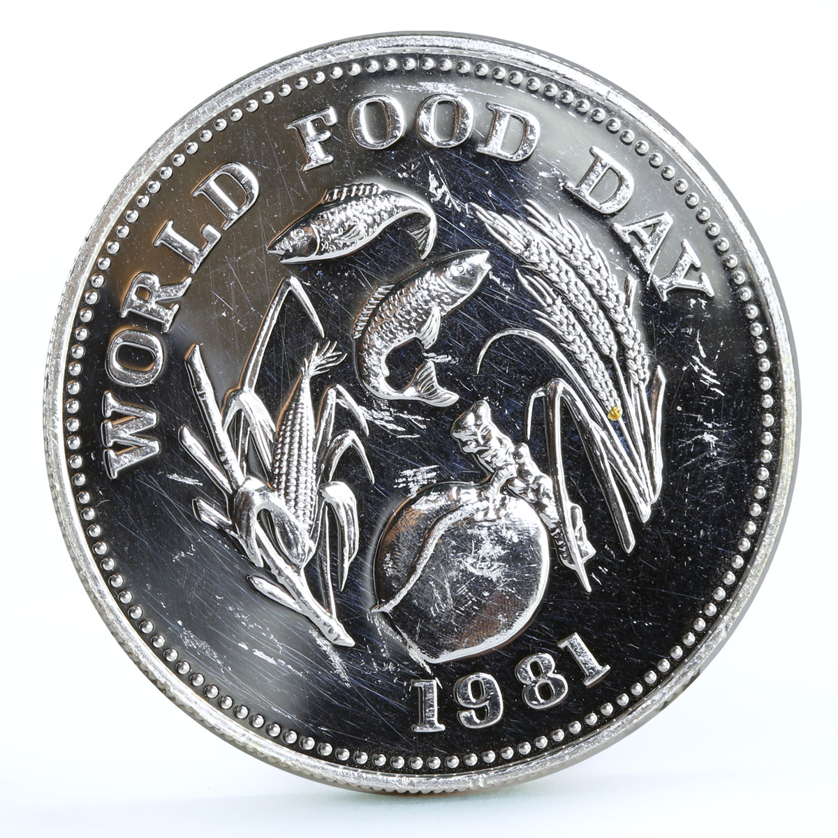 Philippines 25 piso World Food Day Fish Fruit Crops silver coin 1981