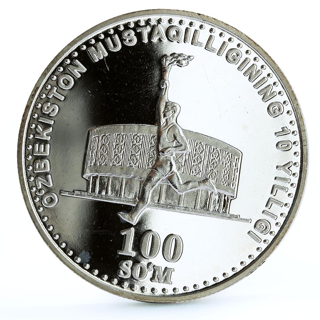 Uzbekistan 100 som 10th Independence Olympic Glory Museum Runner Ag coin 2001