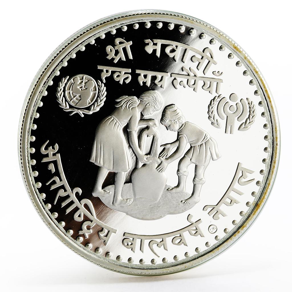 Nepal 100 rupees International Year of the Child proof silver coin 1981