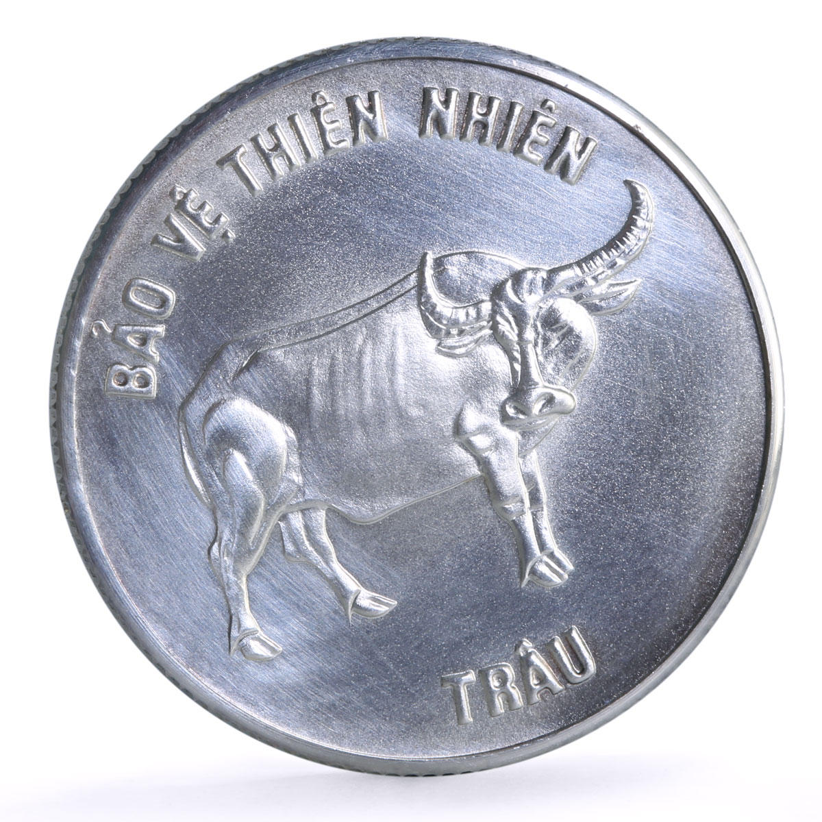 Vietnam 100 dong Buffalo Bull Protection Nature Wildlife Fauna silver coin 1986
