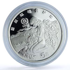 China 5 yuan UNEP United Nations KM-465 Camel Woman Grapes silver coin 1992