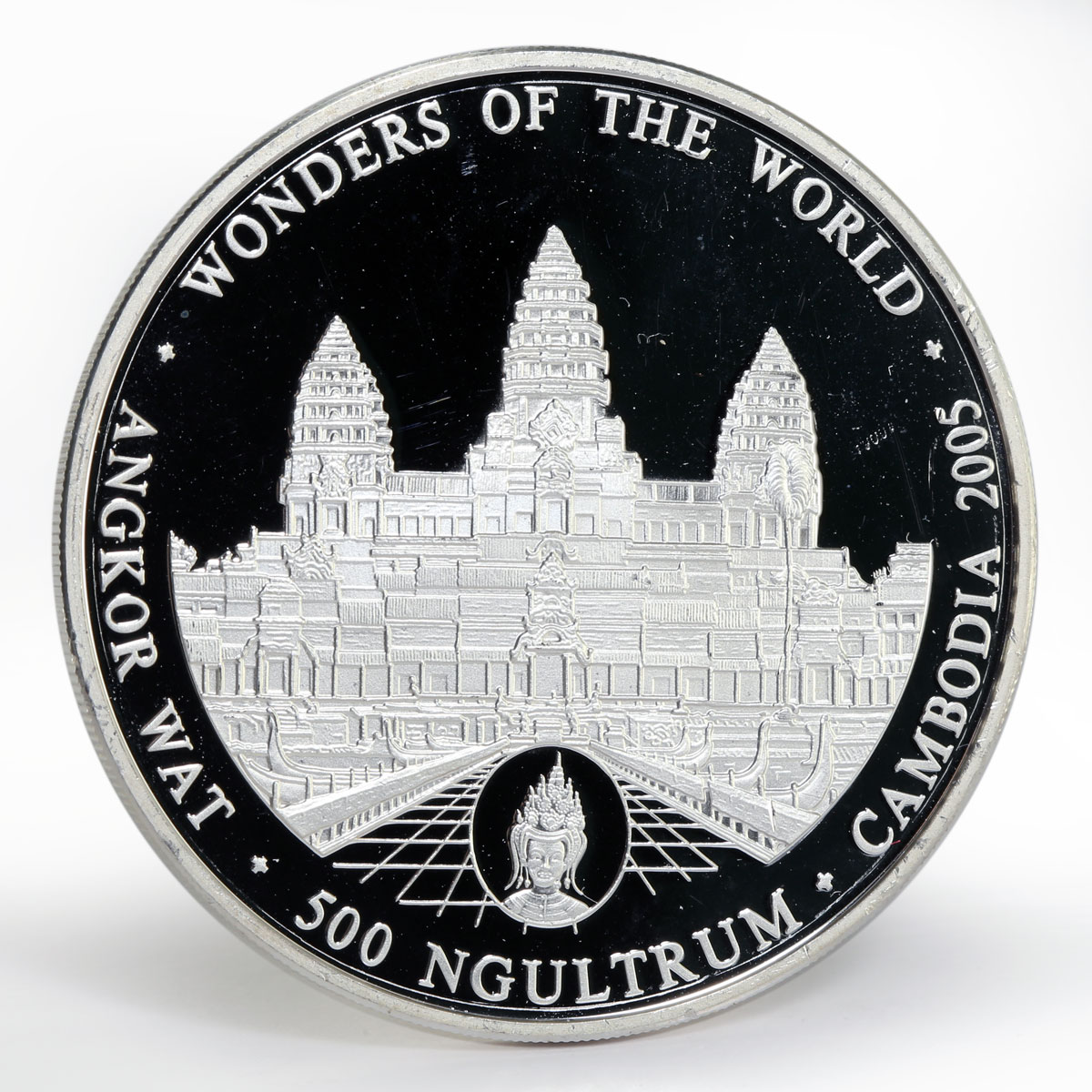 Bhutan 500 ngultrum Wonders of World - Angkor Wat silver coin 2005