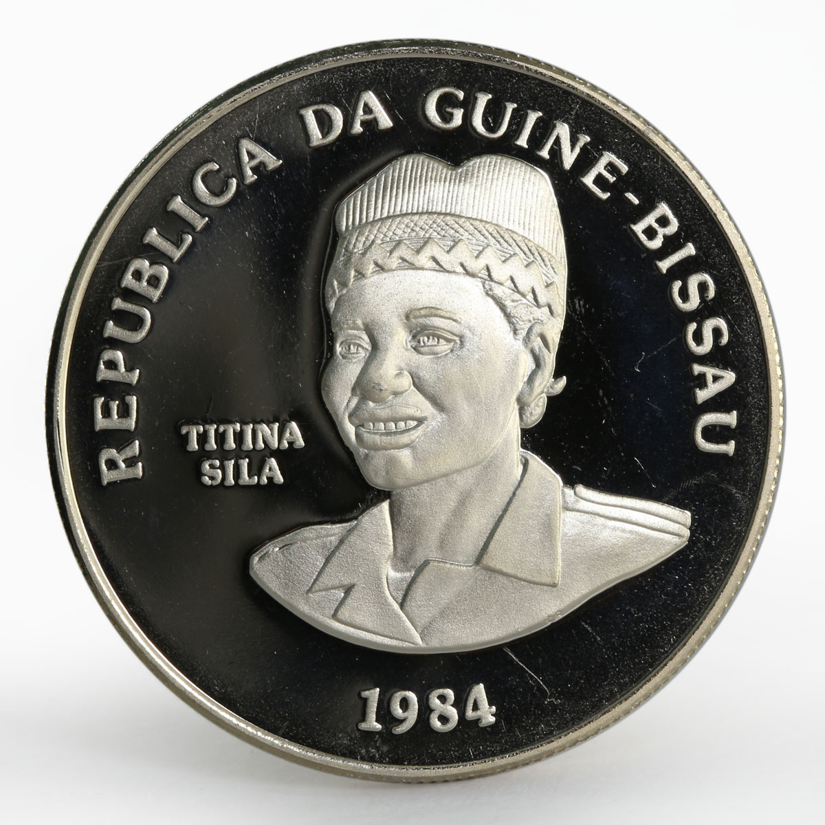 Guinea-Bissau 250 pesos International Games Horizontal Bar nickel coin 1984