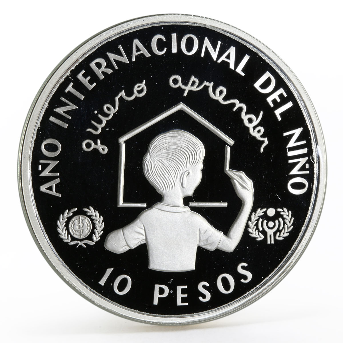 Dominican Republic 10 pesos International Year of the Child silver coin 1982