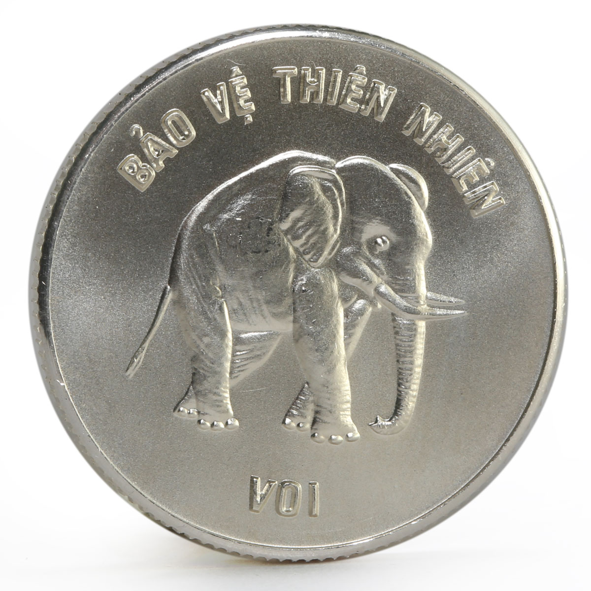 Vietnam 100 dong Natural Animals Protection series Elephant silver coin 1986