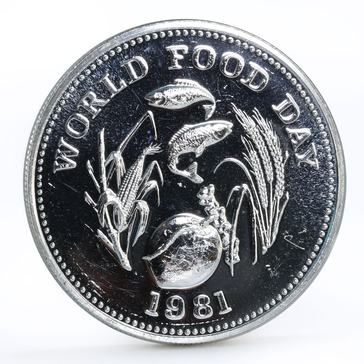 Philippines 25 piso World Food Day Fish Fruit Crops silver coin 1981