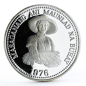 Philippines 25 piso FAO Food Day Woman Holding Grain proof silver coin 1976