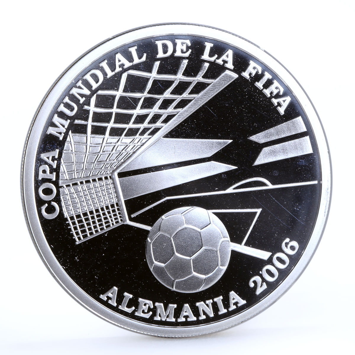 Paraguay 1 guarani Football World Cup in Germany Field Ball silver coin 2004