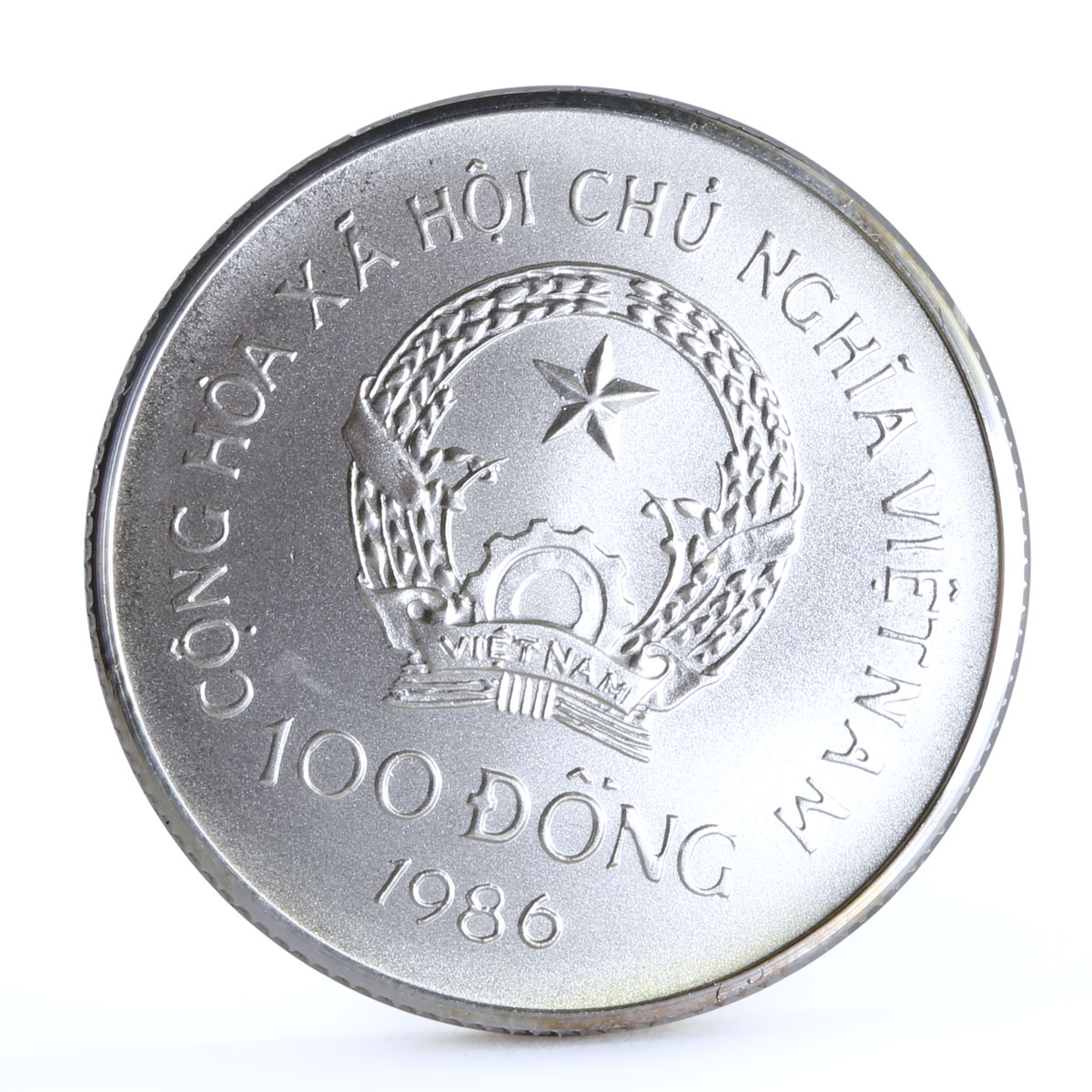 Vietnam 100 dong Natural Animals Protection series Paon silver coin 1986